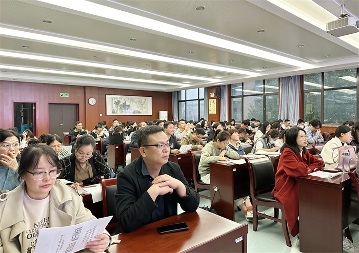 luck18平台2024级高一年级召开第三次教师会暨学情分析会(图1) luck18平台2024级高一年级召开第三次教师会暨学情分析会(图1)