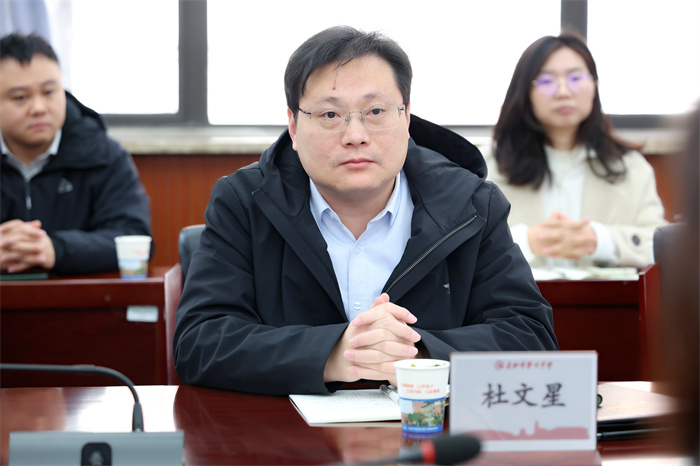 河北衡水中学一行莅临luck18平台参观考察(图5) 河北衡水中学一行莅临luck18平台参观考察(图5)