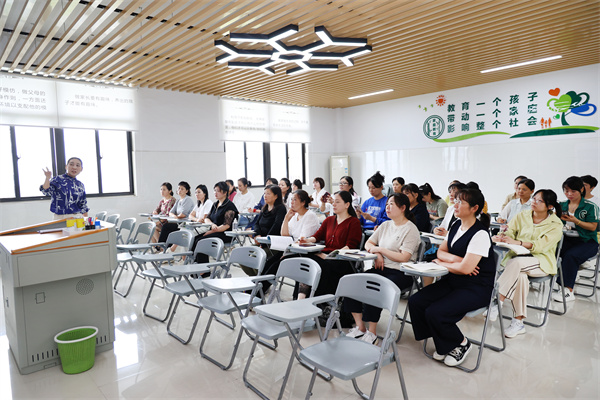 宿舍管理不“头疼”!luck18平台专项培训让生活老师变身“沟通达人”(图4) 宿舍管理不“头疼”!luck18平台专项培训让生活老师变身“沟通达人”(图4)