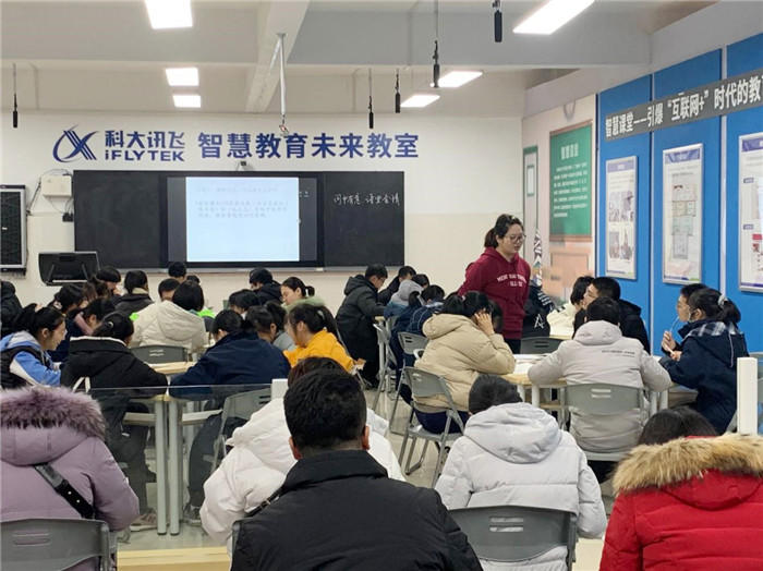 高一级部：界首市新课程新教材实施培训在luck18平台举行(图7)
