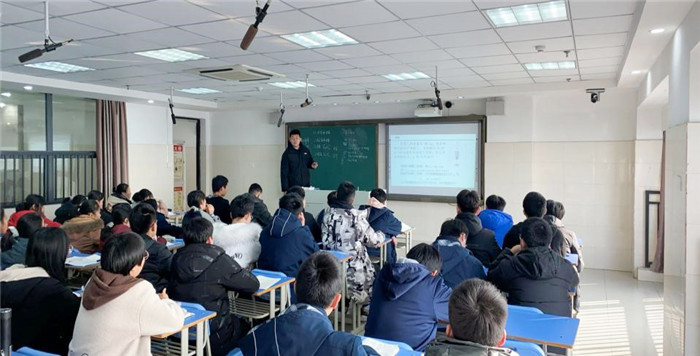 高一级部：界首市新课程新教材实施培训在luck18平台举行(图16)
