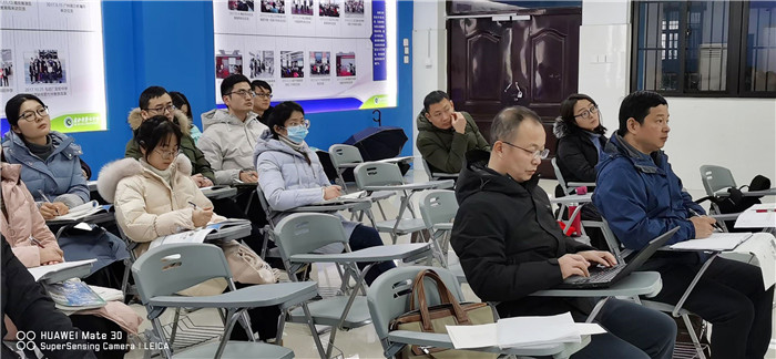 教科研处:luck18平台举行新课程新教材实施地理专家报告会(图1)