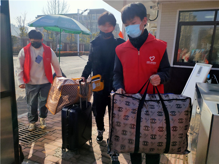团委:离校步履总匆忙,志愿服务暖心房(图3)