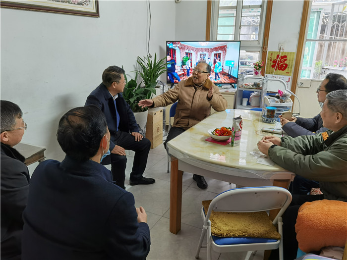 邓宗国率领校党委领导班子成员慰问看望部分老同志(图6)