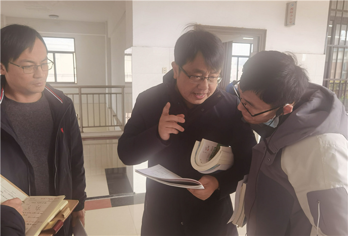 高一级部：中层以上干部深入课堂听课(图2)