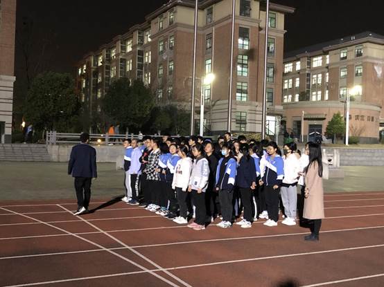 高二级部:阳光体育大课间 激情跑操促健康(图7)