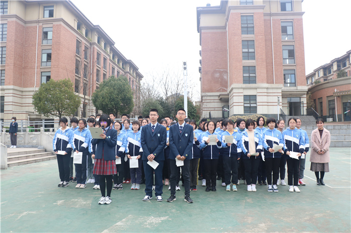 国旗下的讲话:让负责任成为我们的好习惯(图3)