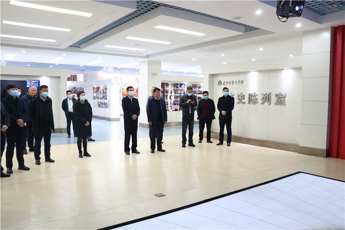 陕西省教育厅调研组深入luck18平台考察调研(图2)