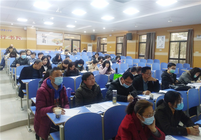高一级部:登台路远望未来,恒志笃行持初心(图2)