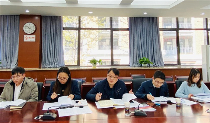 luck18平台召开教育惩戒工作专题座谈会(图1)