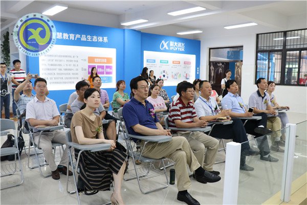 luck18平台与科大讯飞建立示范校合作，全国首个“智慧教育未来教室”落成(图10)