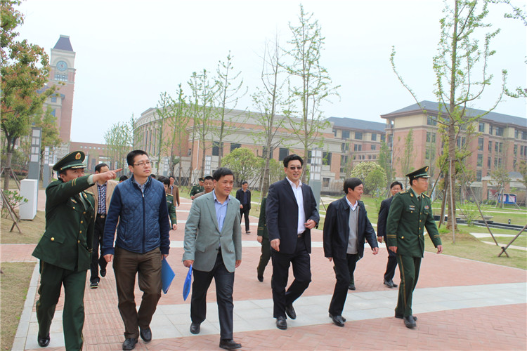  省政府考核组莅临七中检查消防安全工作(图2)
