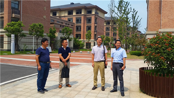 市教育局领导检查开学工作(图2)