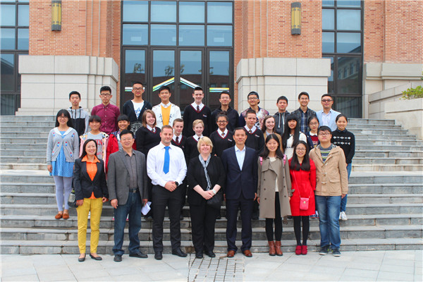 英国牛津郡胜利中学师生代表团考察luck18平台(图8)