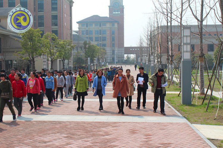 永和中学师生赴七中交流参观(图1)