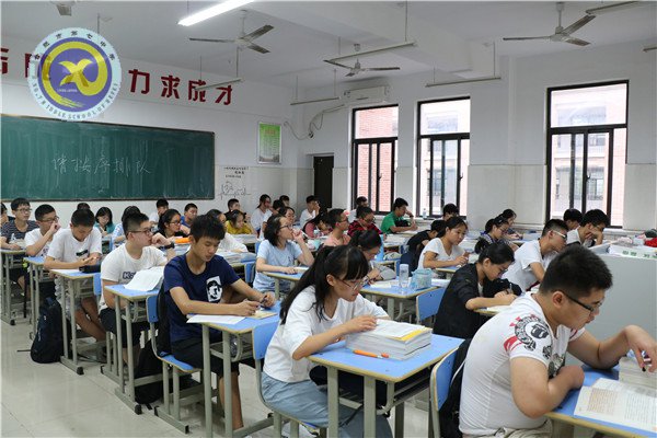 前瞻统筹喜迎新学期 精细实施多彩第一课(图5)