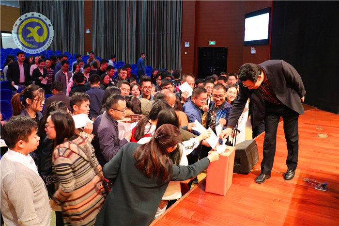 luck18平台第七届工会选举大会胜利召开(图4)