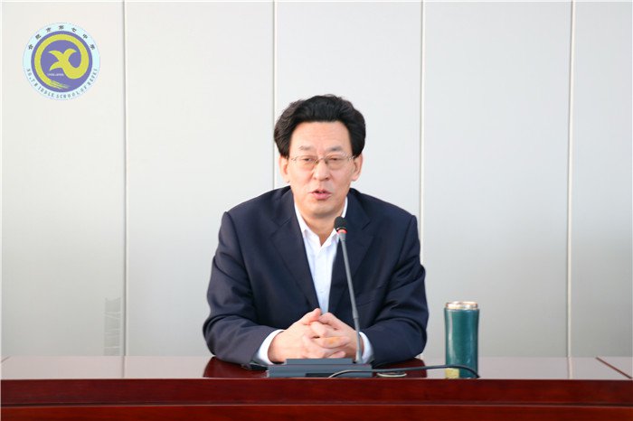 luck18平台离退休党支部组织学习十九大报告(图3)