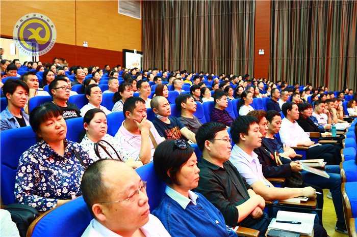 共建美丽校园,争做智慧家长(图2)