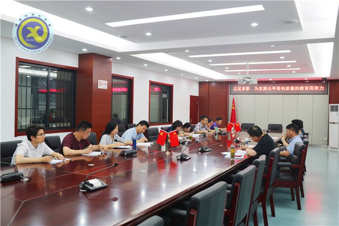 luck18平台召开2018年第四次党委中心组学习扩大会议(图2)