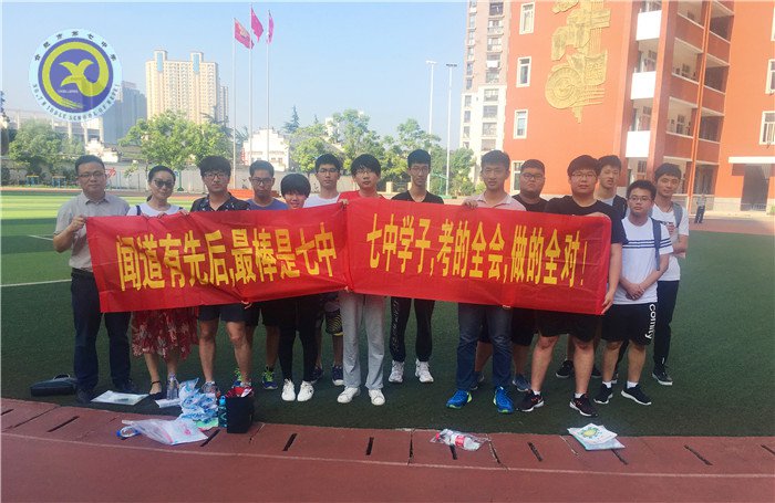 浓浓桃李情 送考暖人心(图2)