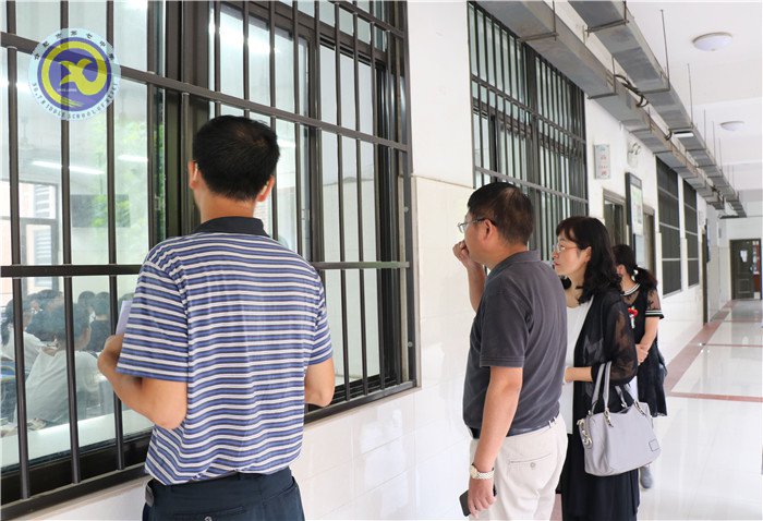 luck18平台迎接市局领导检查开学工作(图5)