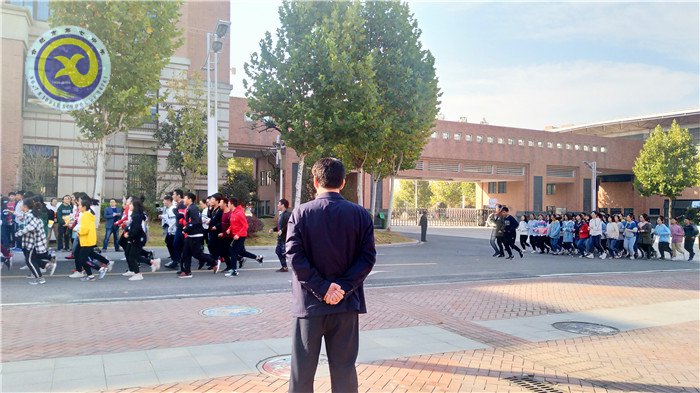 校长来到大课间 校园掀起运动潮(图3)