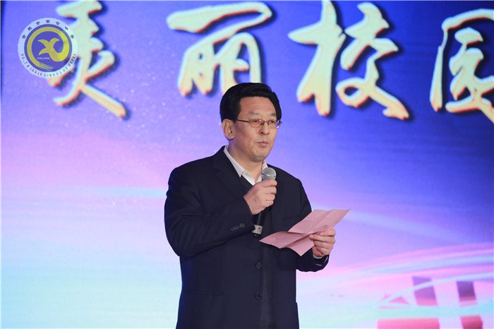 科技点梦想  文艺缀青春  芳华迎新年(图2)