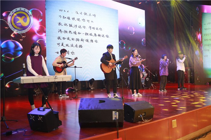 科技点梦想  文艺缀青春  芳华迎新年(图10)