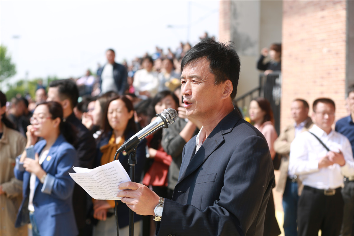 快闪唱响颂祖国 致敬青春燃激情(图6)