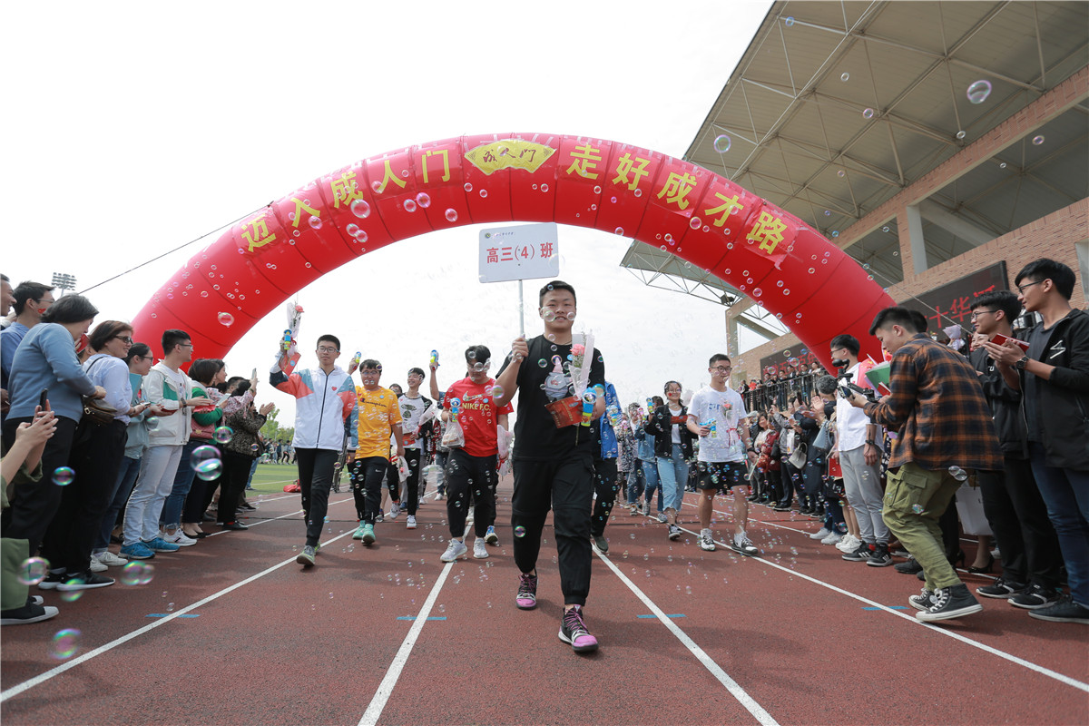 快闪唱响颂祖国 致敬青春燃激情(图14)