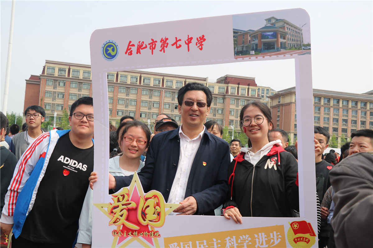 快闪唱响颂祖国 致敬青春燃激情(图15)