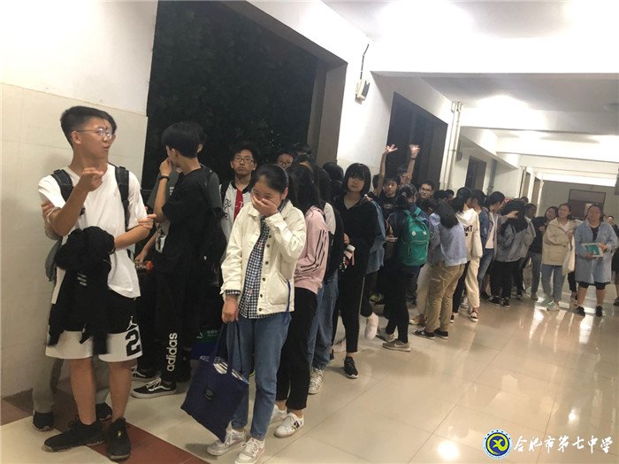 爱国励志观影行 追逐梦想不言弃(图1)