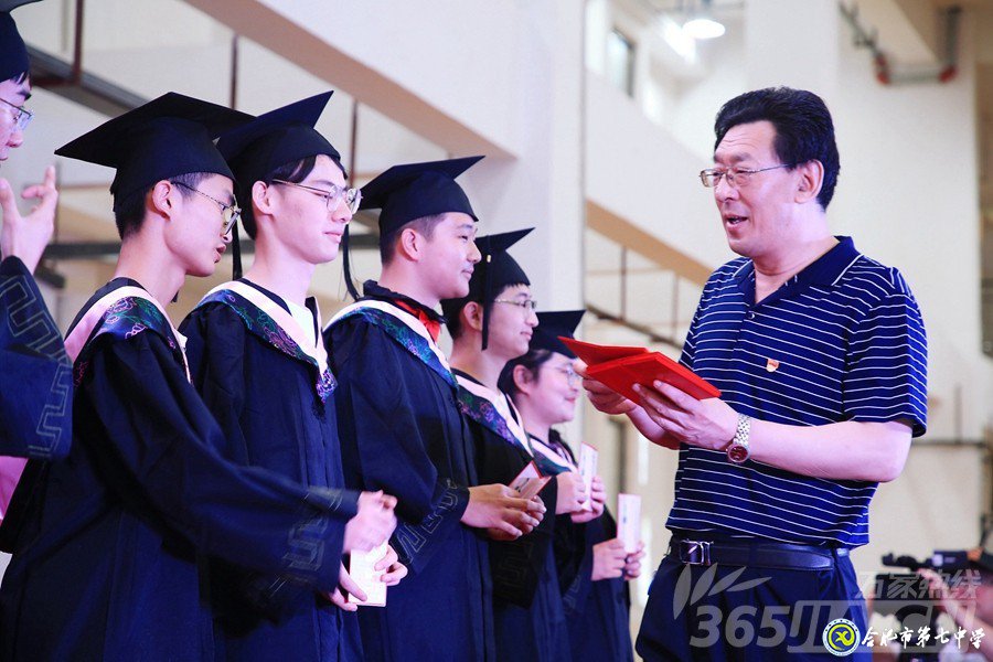 万家热线：美丽青春不散场 人生梦想正起航” 直击luck18平台2019届高三毕业典礼现场(图6)