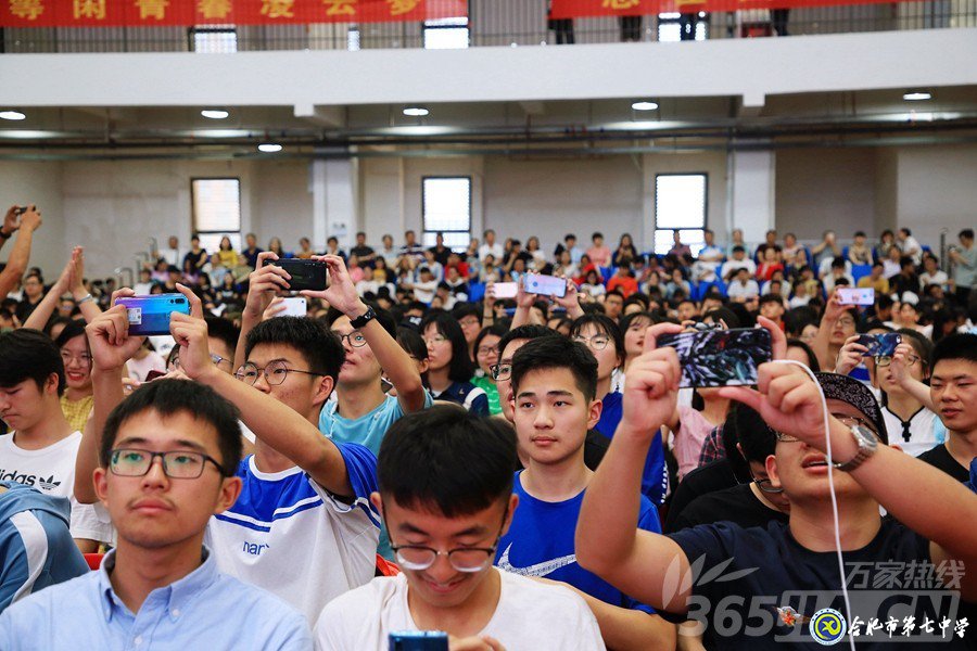 万家热线：美丽青春不散场 人生梦想正起航” 直击luck18平台2019届高三毕业典礼现场(图10)
