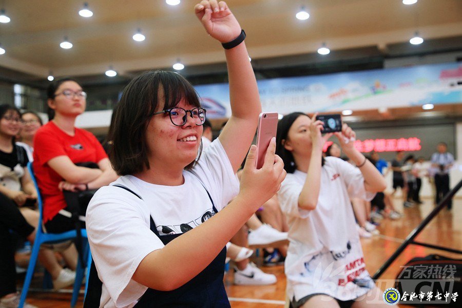 万家热线：美丽青春不散场 人生梦想正起航” 直击luck18平台2019届高三毕业典礼现场(图8)