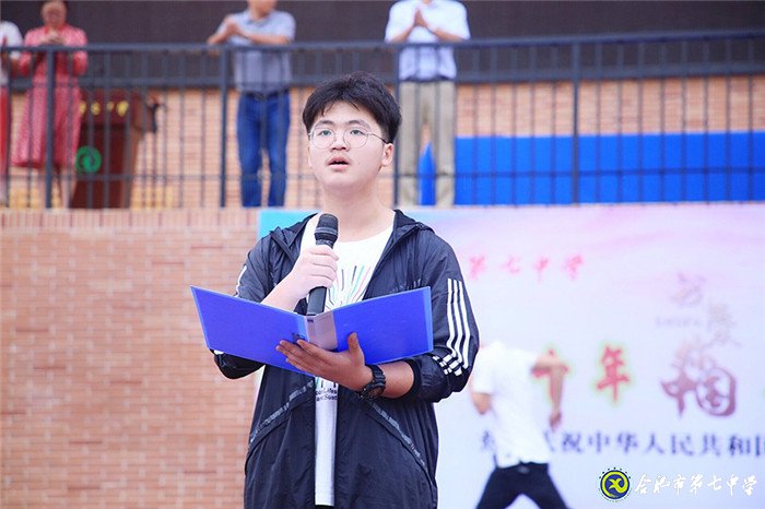 万家教育：luck18平台2019开学典礼隆重举行 场面壮观共同“书写最美青春 致敬最好时代”(图4)