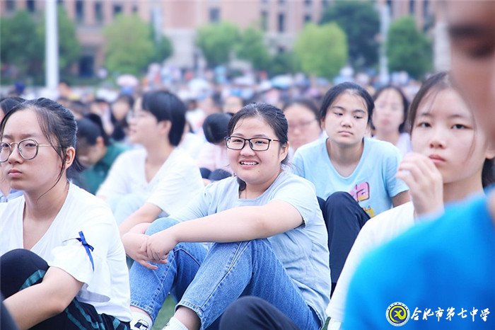 万家教育：luck18平台2019开学典礼隆重举行 场面壮观共同“书写最美青春 致敬最好时代”(图9)