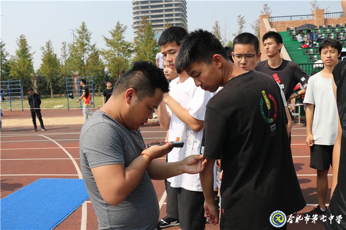科技创新点亮运动会开幕式(图6)