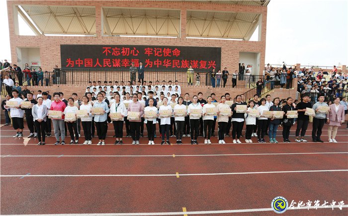 学军人风姿 展个人风采(图1)