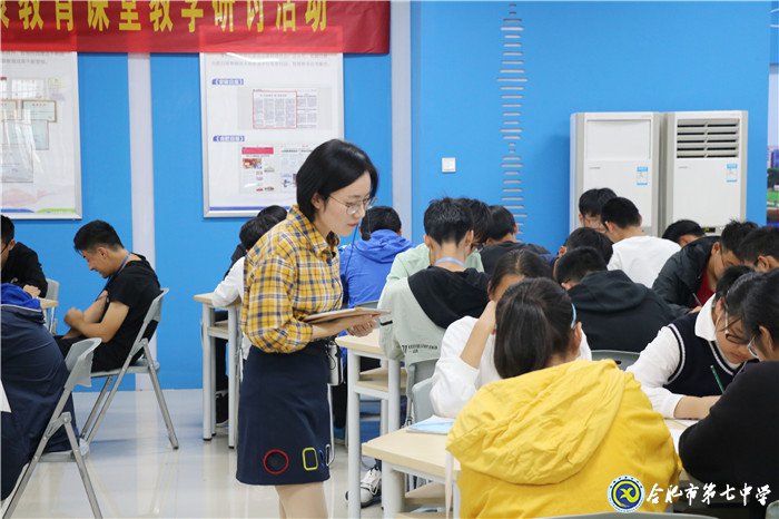 齐聚一堂共观摩，教学研讨促发展(图6)