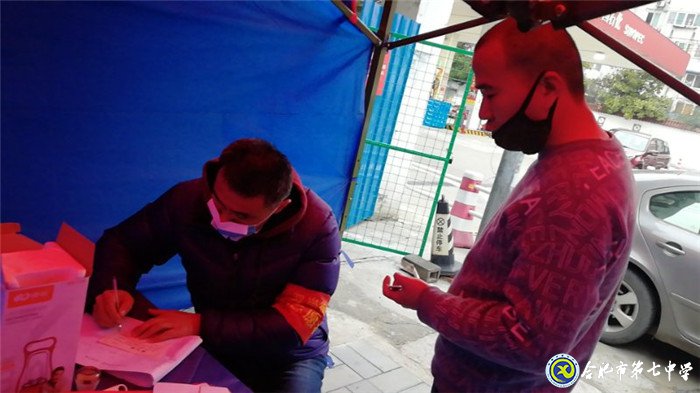 下沉社区践初心 抗疫一线担使命(图4)