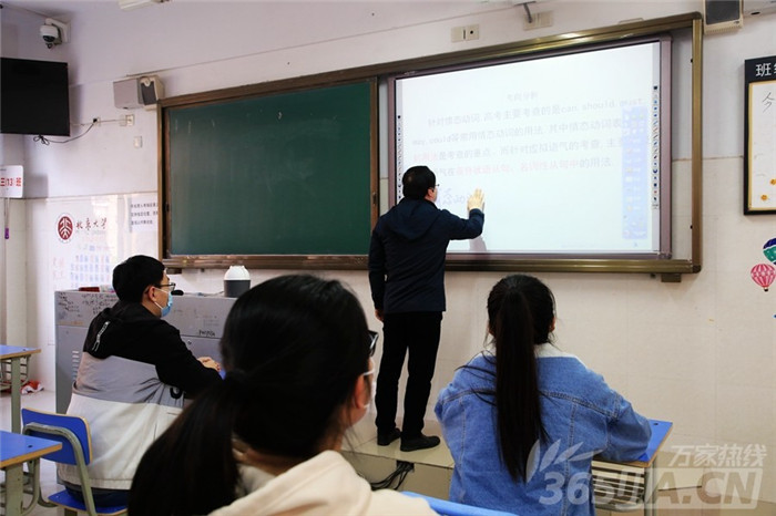 万家热线:千余名学子将这样报到、上课 直击luck18平台“开学”演练现场(图6)
