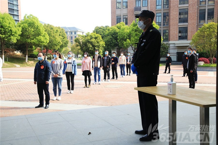 万家热线:千余名学子将这样报到、上课 直击luck18平台“开学”演练现场(图9)
