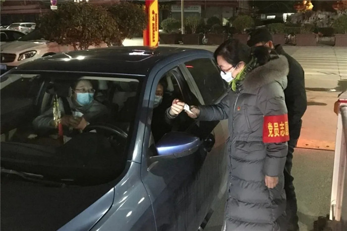 众志成城抗疫情  志愿服务暖人心(图2)
