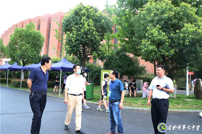 王杰才局长视察luck18平台中考考点准备工作(图2)