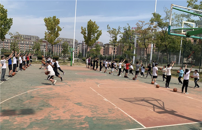 党员引领luck18平台全员示范课——体育组党员示范课(图3)