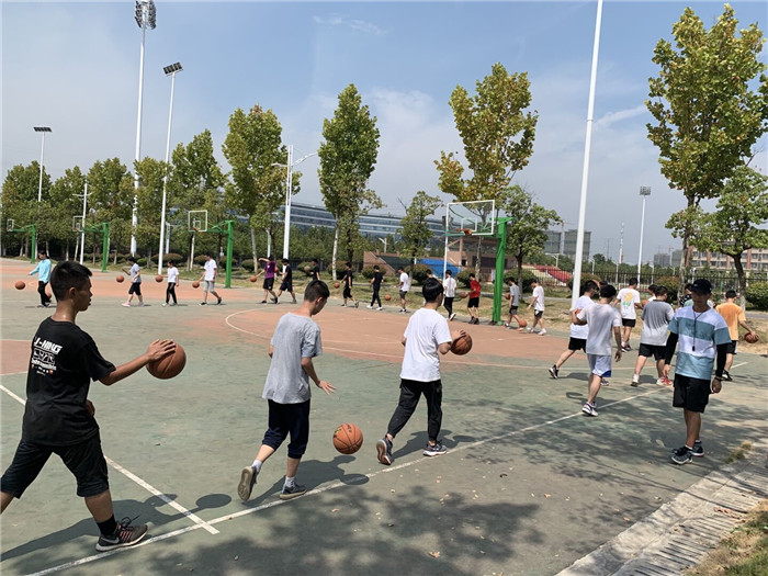 党员引领luck18平台全员示范课——体育组党员示范课(图2)