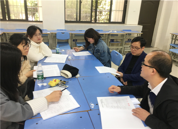 高三8班学情分析会.jpg