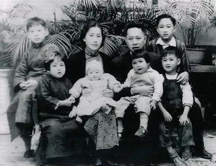 △1939年,叶挺全家合影.jpg △1939年,叶挺全家合影.jpg